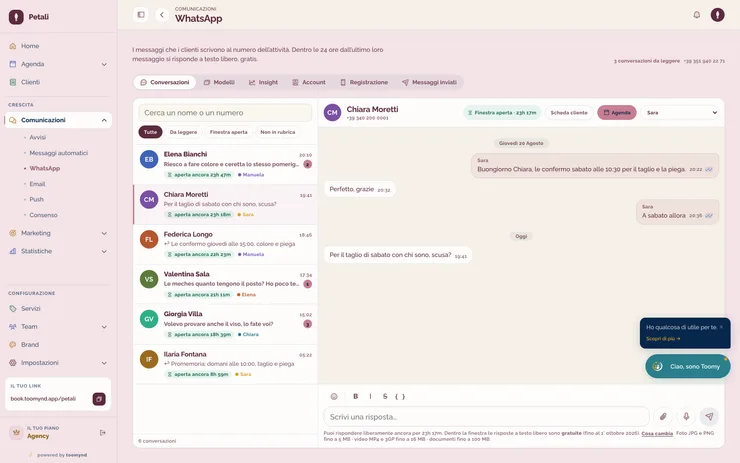 Le conversazioni WhatsApp di un salone di bellezza dentro Toomynd, con accanto a ognuna chi se ne sta occupando